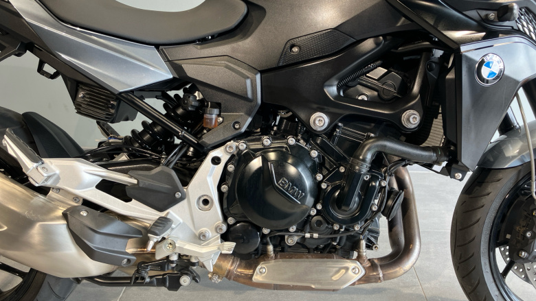BMW F900 R